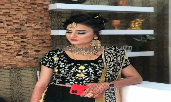 Dev Bros Unisex Salon - Bridal Makeup Artist/hair Salon/hydra Facial/salon Academy/best Unisex Salon In Moga