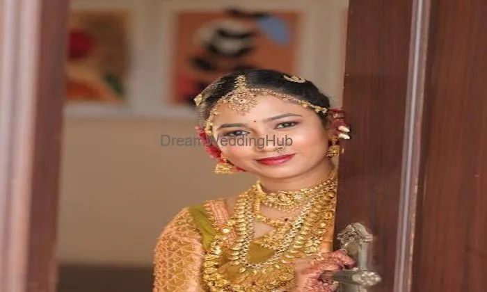 Dhanya Luxury Salon And Bridal Studio