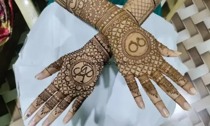 Dikshita Mehendi Artist