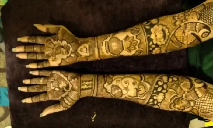 Divya Mehndi Artist