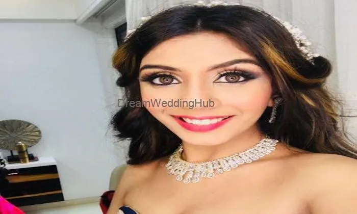 Dollmeupbyjinalparyani Makeup And Beauty Lounge