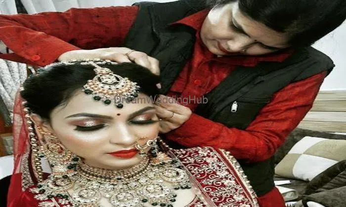 Dream Looks Beauty Parlor And Training Academy Tundla