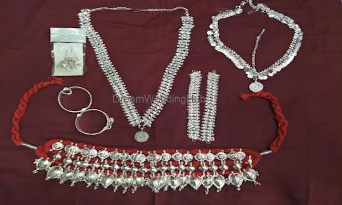 Dwarikadheesh Gillat Ornament