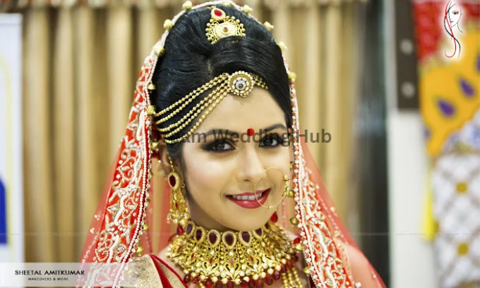 Esssa  Makeup