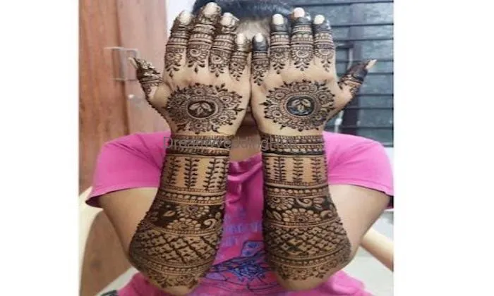 Fascinating Mehendi Works