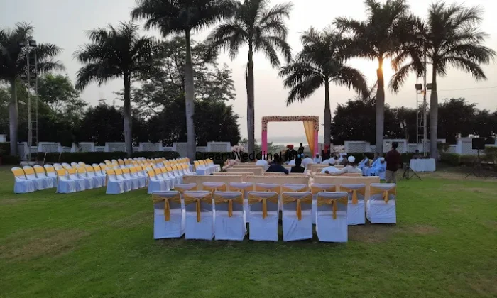 Four Seasons Lawn