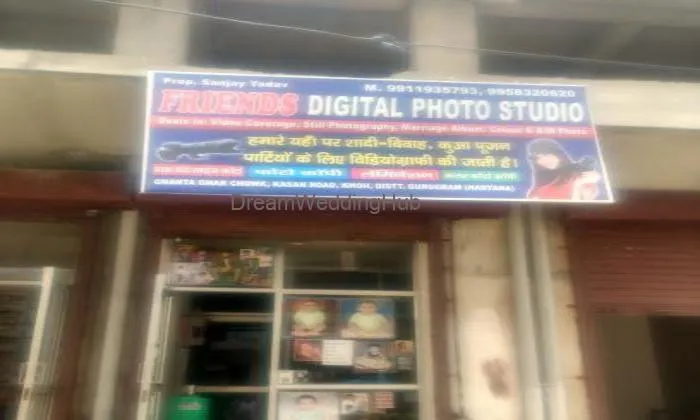 Friends Digital Photo Studio Friends Digital Photo Studio