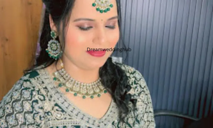 Geet Beauty Parlour