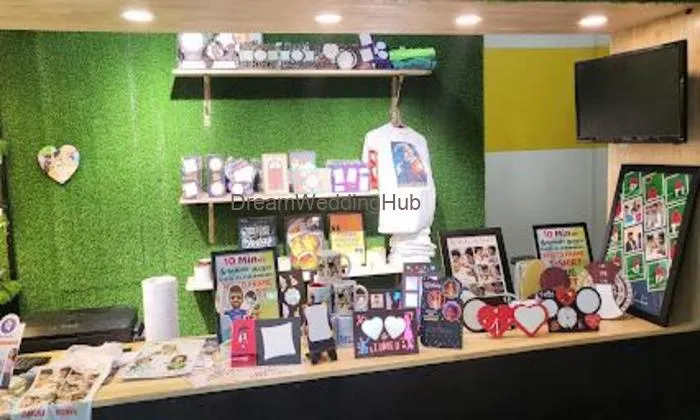 Gifty - 10 Mins Custom Printing Gift Shop Custom Print On T- Shirts, Mug, Photo Frames, Gifts & Showcase Items Within 10 Mins