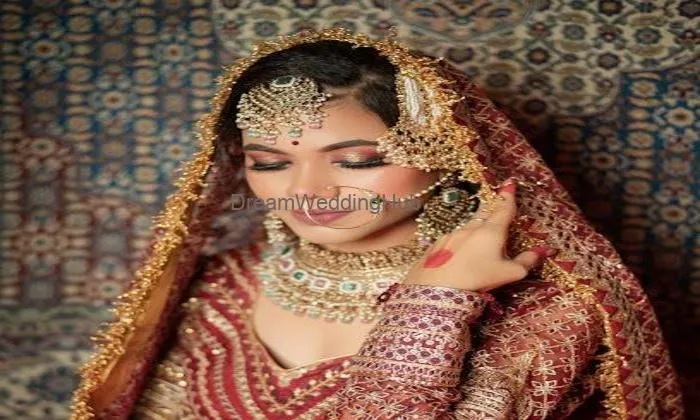 Glimgloss salon and makeup acedmy-Best Salon in Hazratganj Lucknow-Near me salon