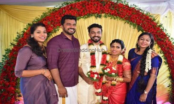 Glitz Beauty Clinic-groom Make Up In Kannur