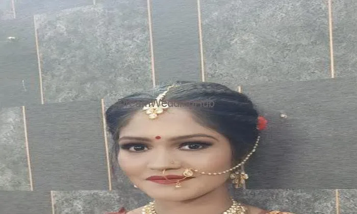 Glossy Beauty Parlour & Makeover Studio