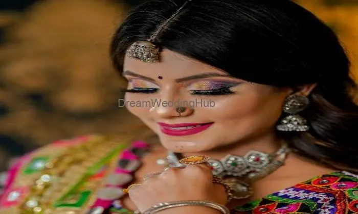 H2 Salon Chandrpur Lmake Up And Hair Academy