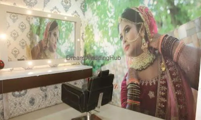Hair Hunks Unisex Family Salon And Makeup Studio- Best Salon | Parlour | Beauty Parlour In Cuttack | Makeup Studio In Cuttack