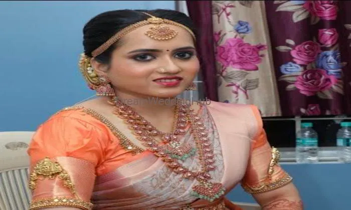 Halo Beauty Parlour And Academy (professional Bridal Makeup & Beautician Courses) Halo Beauty Parlour And Academy (professional Bridal Makeup & Beautician Courses)