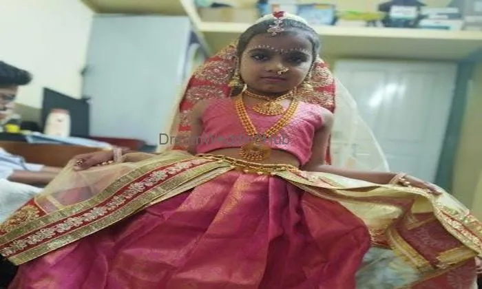 Hamsika Fashion Designer
