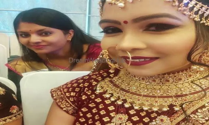 Hansika Ladies Beauty Parlour And Training Center