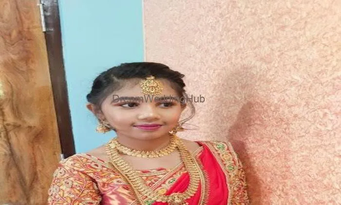He & She Unisex Family Salon Kolar