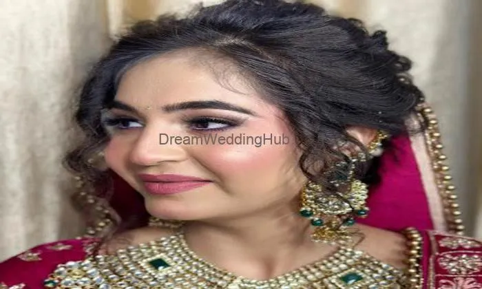 Heena Komal Makeovers And Academy