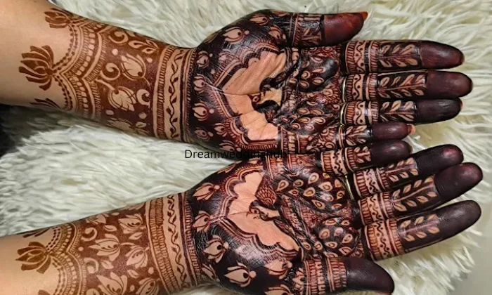 Heena Mehandi Art And Classes
