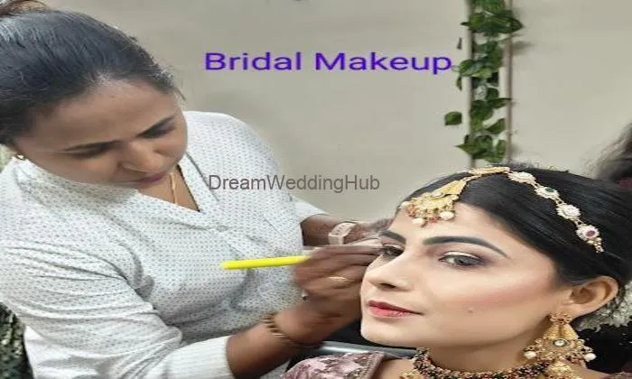 Heenaas Beauty Studio( Ladies Parlour)