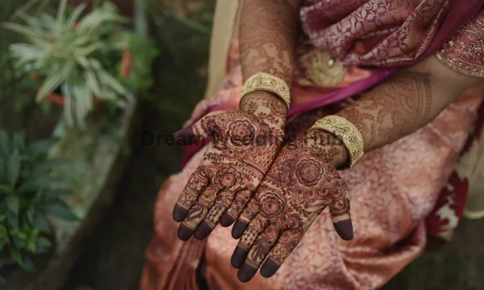 Henna Hands 16