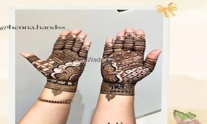 Henna Handss _by Sakshi Bhanushali