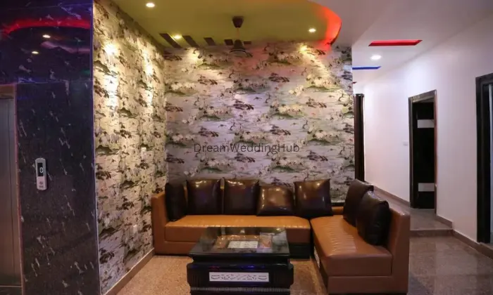 Hotel Dhanraj Palace