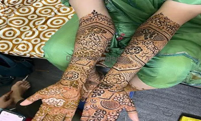 Hubli Mehndi Artist Naziya