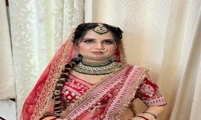 Iconic Makeovers| Ayush Dixit |bridal Makeup Artist| Hair Stylist| Nail Art Services
