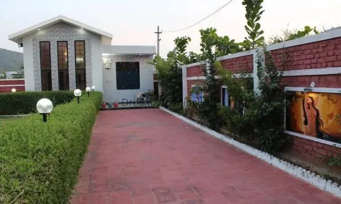 Jalsa Farmhouse