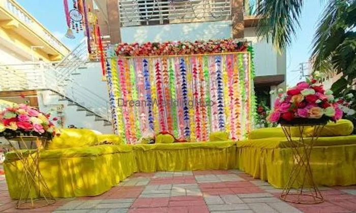 Jay Madi Flowers And Balloon Decoration