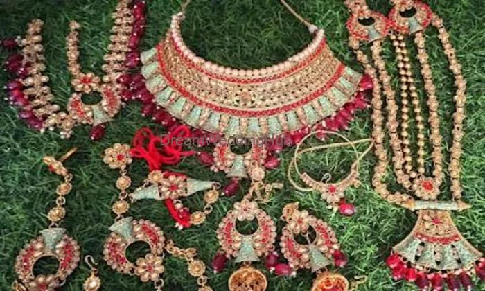 Jewellous (artificial Jewellery) Jewellous (artificial Jewellery)