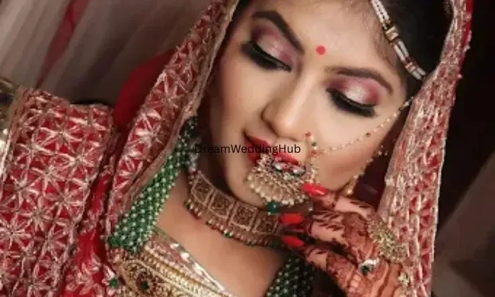 Khushboo Makeovers  Artist