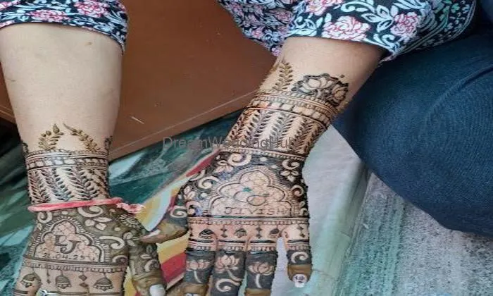 Khushbu Mehndi Artist