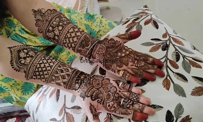 Khushi Mehndi Artist