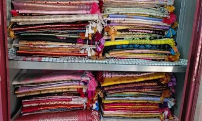 Kingkhaap Weavers Wonder