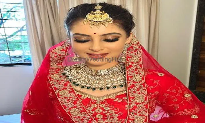Ks Makeovers - Makeup Expert|bridal Stylist | Beauty Parlour In Latur