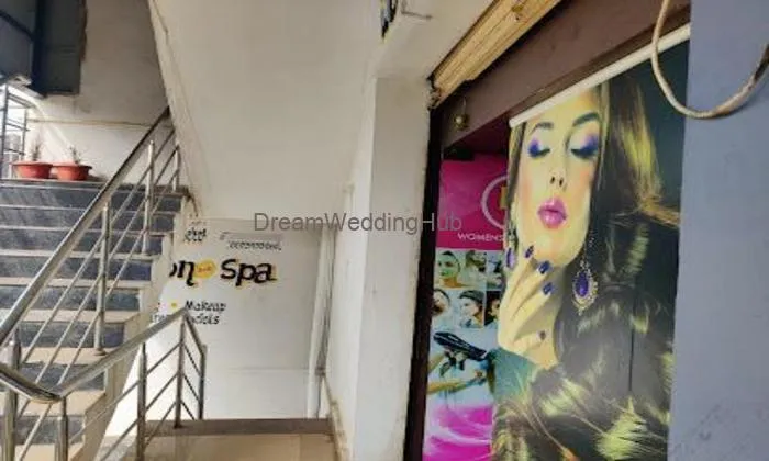 L R Salon Only For Ladies.