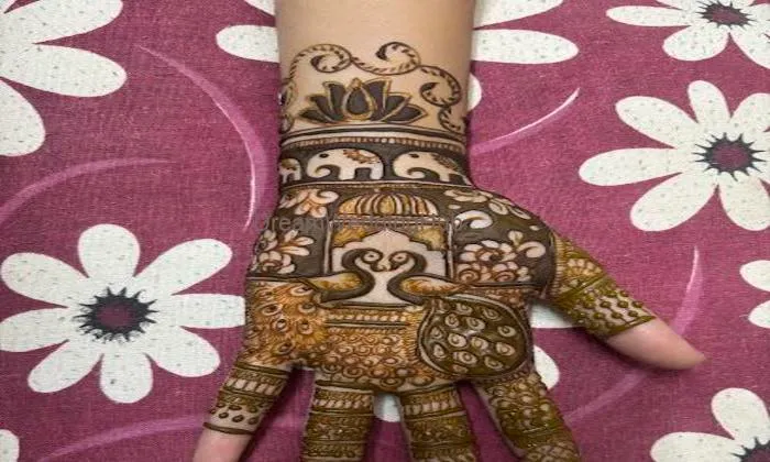 Laddu Professional Bridal Mehandi Artist
