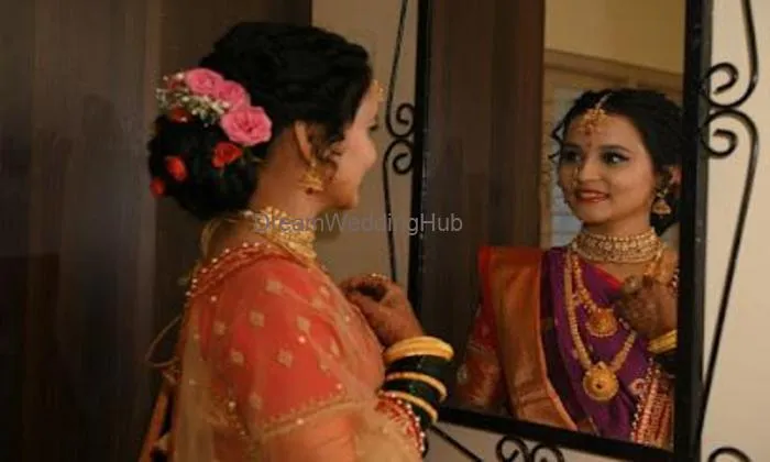 Lashes – The House Of Brides | Bridal Makeup Artist | Beauty Parlour In Rajarampuri Kolhapur