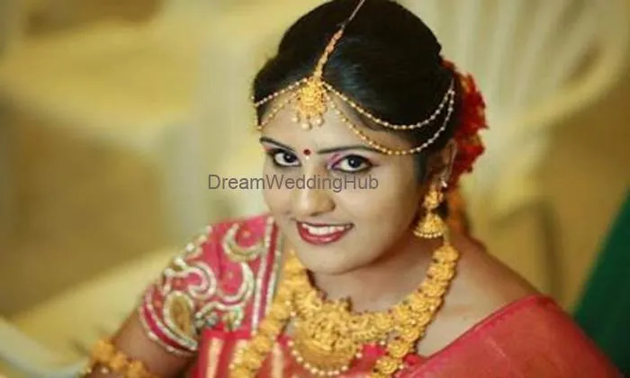 Laurels Beauty Parlour & Beautician Course Training Centre #bridalmakeupartist