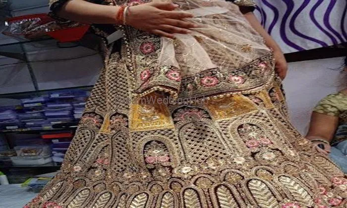 Lavi Lahenga Chunri Centre Lavi Lahenga Chunri Centre