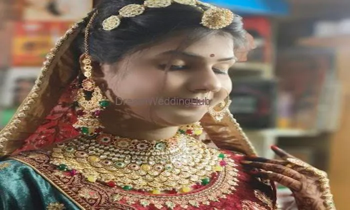 Laxmi Parlour & Fancy Store