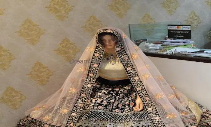 Lehanga Bazar - Lehenga Showroom| Bridal Saree Showroom| Readymade Cloth House In Jaunpur