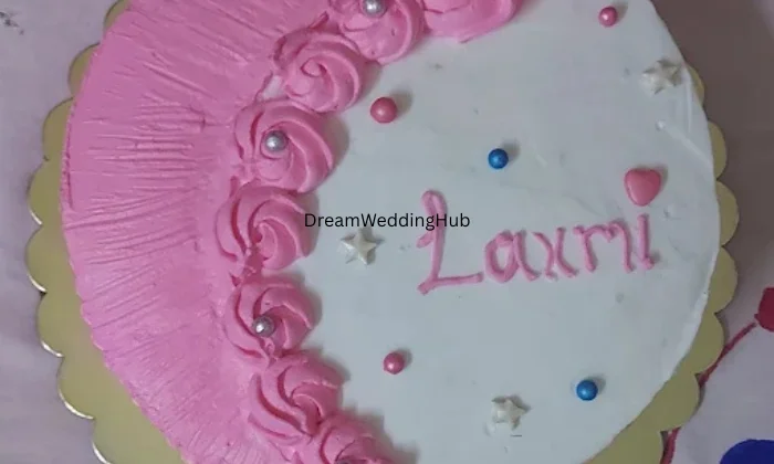 Liz  Bakes