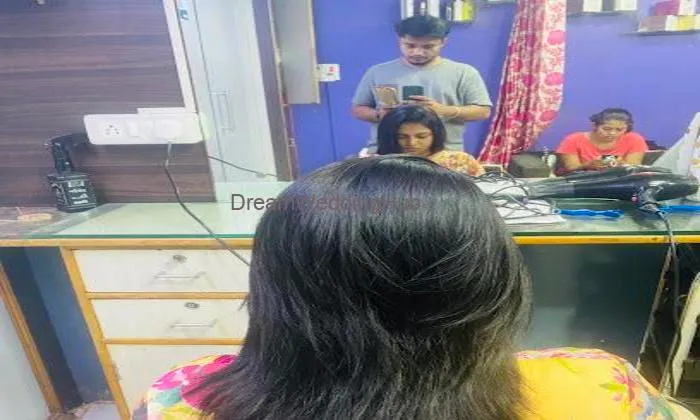 Look Well Men & Women Beauty Parlour