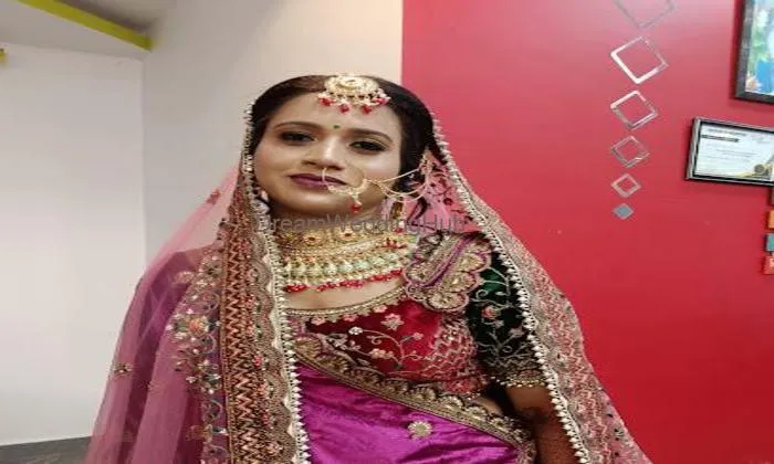Looks Beauty Parlour & Academy
