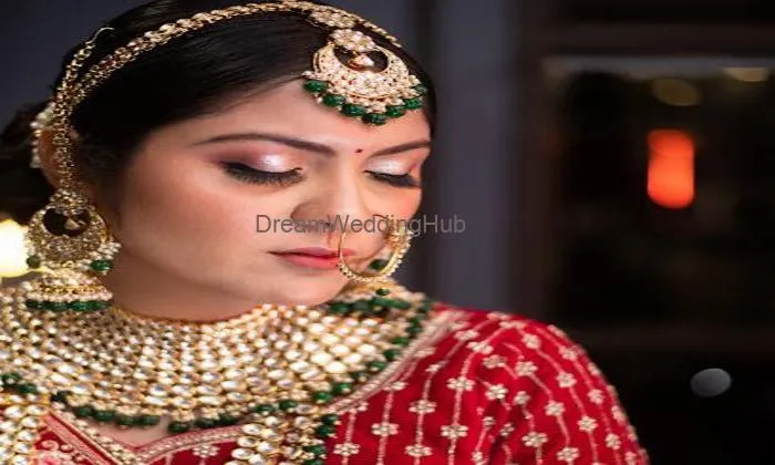 Looks Salon -hair/skin/nail /make-up