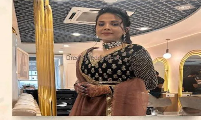 Looks Salon Janpath